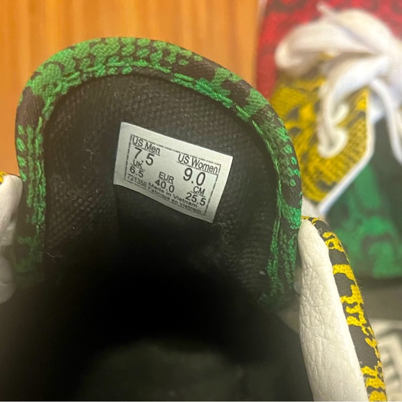 VANS - Picture 5 of 7